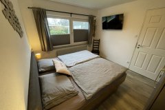 großes Schlafzimmer inkl. TV